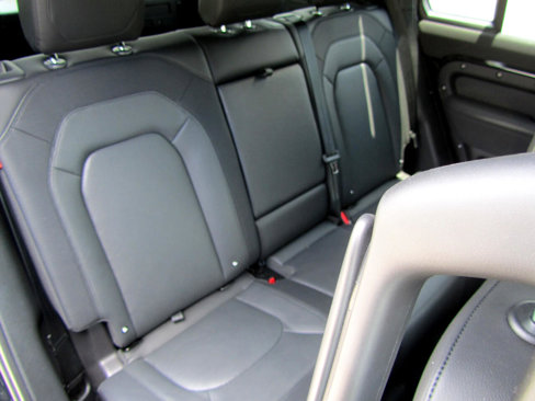 Used 2023 Land Rover Defender 110 X-Dynamic SE image 25