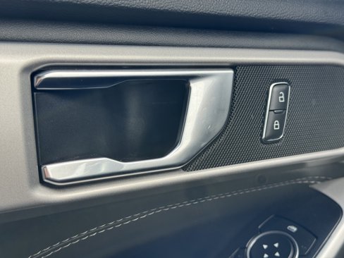 Used 2022 Ford Explorer XLT image 29