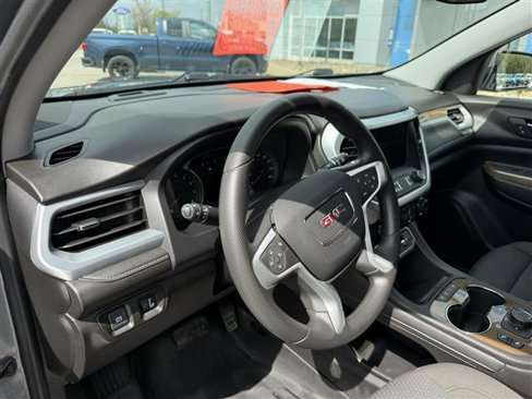Used 2021 GMC Acadia SLE w/ Driver Convenience Package image 2
