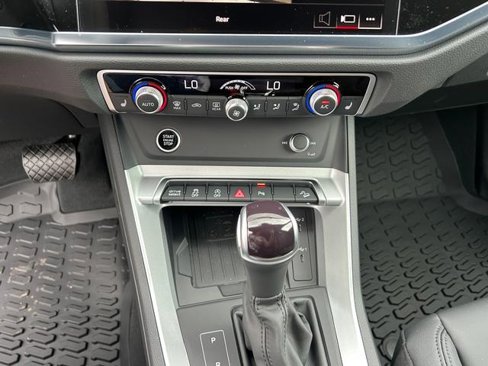 New 2025 Audi Q3 2.0T Premium image 16