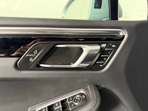 Certified 2024 Porsche Macan image 24