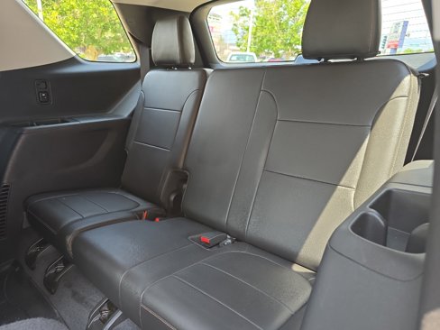 Used 2021 Chevrolet Traverse LT w/ LT Premium Package image 32