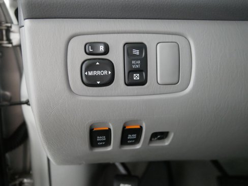 Used 2004 Toyota Sienna XLE image 26