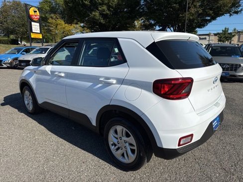 Certified 2022 Hyundai Venue SE image 16