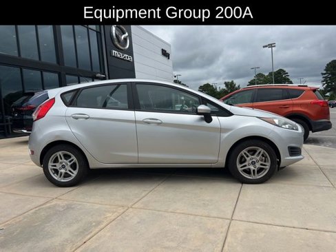 Used 2018 Ford Fiesta SE image 3