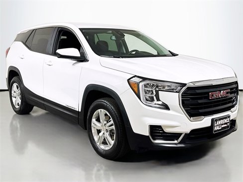 Used 2024 GMC Terrain SLE image 3