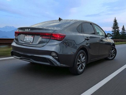Used 2023 Kia Forte LXS w/ LXS Technology Package image 7