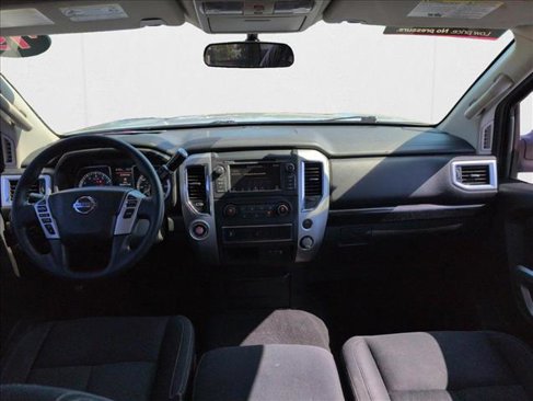 Used 2019 Nissan Titan SV image 17