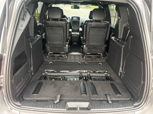 Used 2019 Dodge Grand Caravan SXT w/ Driver Convenience Group image 32