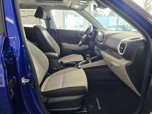 New 2025 Hyundai Venue SEL image 24
