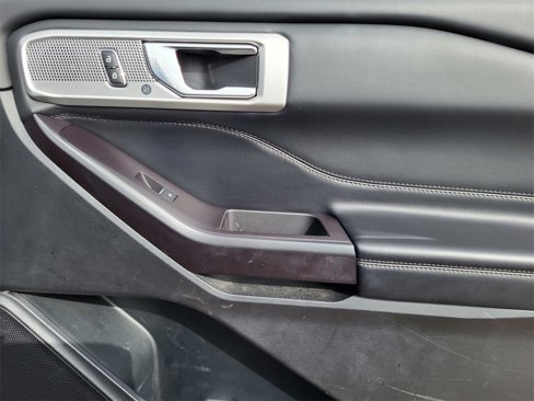 Used 2020 Ford Explorer Platinum image 17