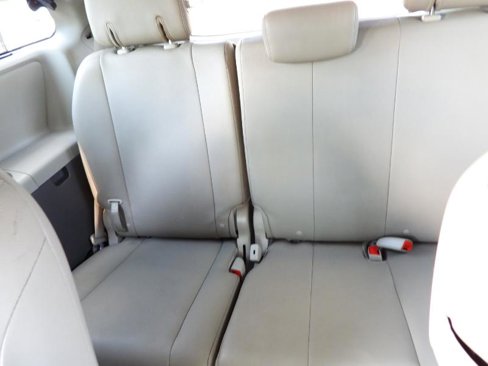 Used 2015 Toyota Sienna XLE image 30