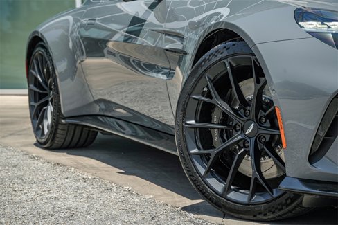 New 2025 Aston Martin V8 Vantage Coupe image 4
