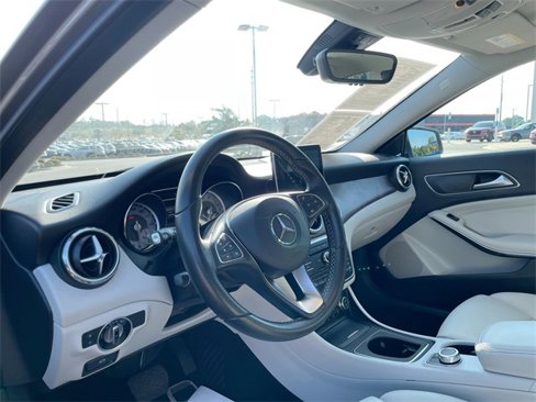 Used 2016 Mercedes-Benz GLA 250 4MATIC image 13
