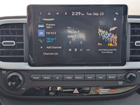 Used 2022 Hyundai Venue Limited image 13