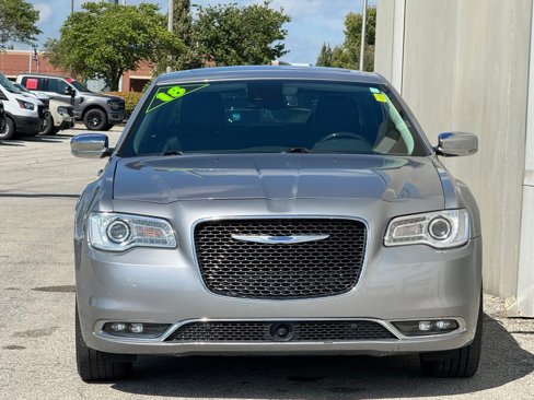 Used 2018 Chrysler 300 Limited w/ Safetytec Plus Group image 34