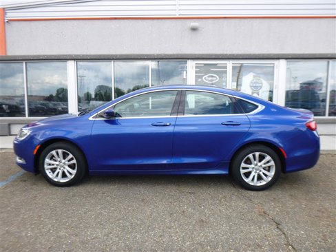 Used 2015 Chrysler 200 Limited image 2