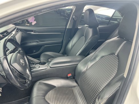 Used 2018 Toyota Camry SE image 7