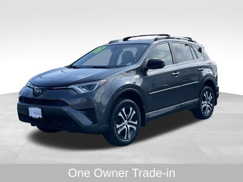 Used 2018 Toyota RAV4 LE image 2