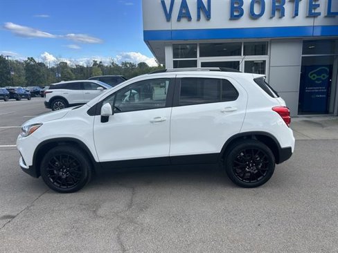 Certified 2022 Chevrolet Trax LT w/ Sport Edition image 2