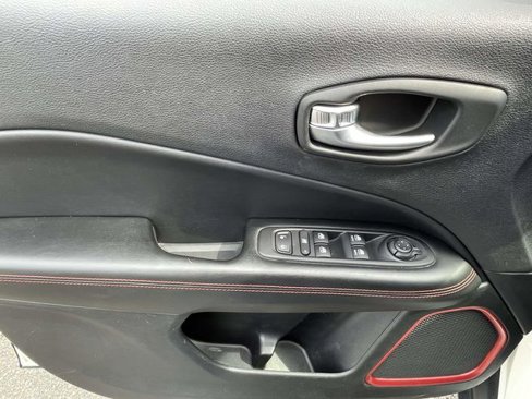 Used 2019 Jeep Compass Trailhawk image 14