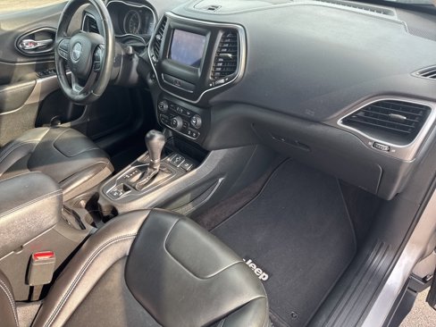 Used 2019 Jeep Cherokee Latitude Plus image 25