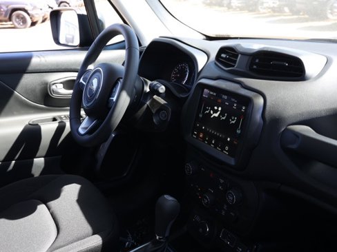 New 2023 Jeep Renegade Latitude w/ Sun & Fun Group image 20
