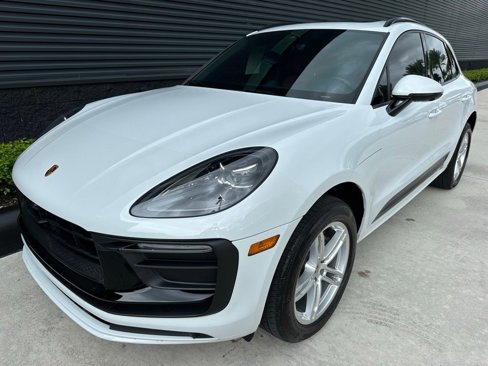 Used 2024 Porsche Macan image 6