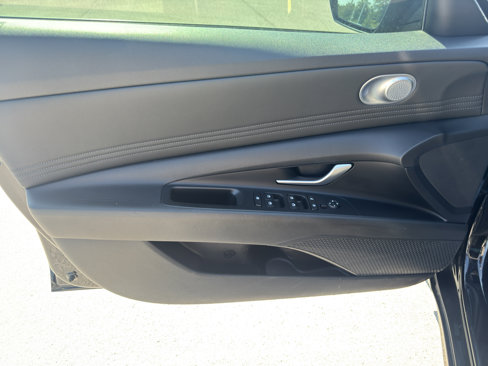 Used 2022 Hyundai Elantra SEL w/ Convenience Package image 23