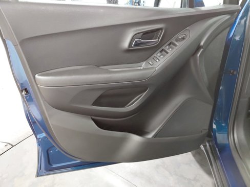 Certified 2020 Chevrolet Trax LT w/ LT Convenience Package image 4