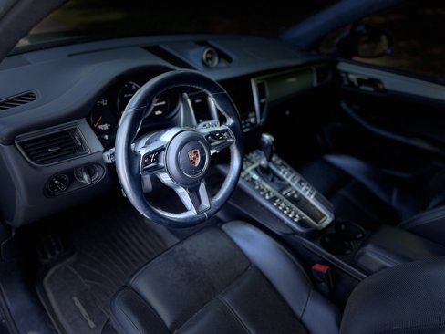 Used 2017 Porsche Macan Turbo image 21
