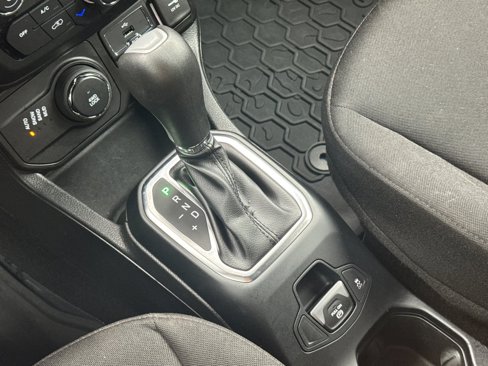 Used 2020 Jeep Renegade Latitude image 21