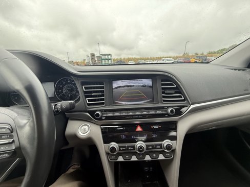 Used 2020 Hyundai Elantra Limited image 14