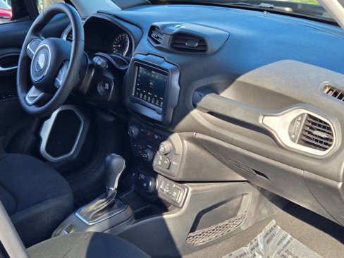 Used 2018 Jeep Renegade Latitude image 6