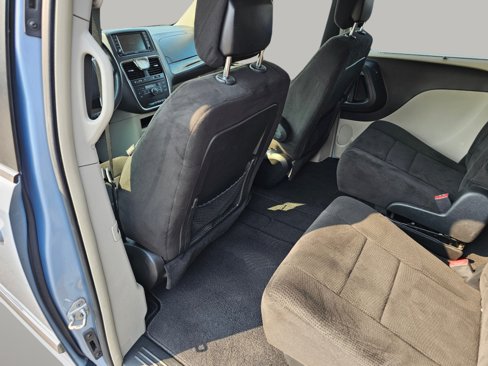 Used 2013 Chrysler Town & Country Touring image 22
