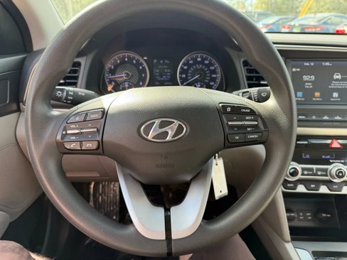 Used 2020 Hyundai Elantra SEL image 18