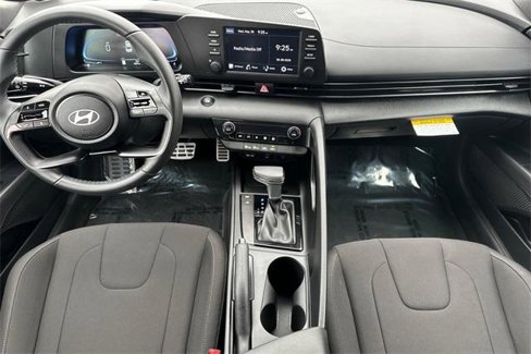 Used 2025 Hyundai Elantra Sport image 14