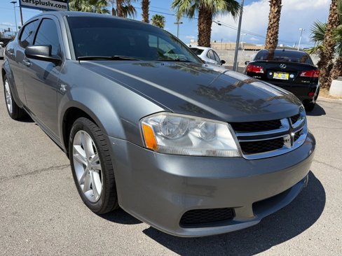 Used 2012 Dodge Avenger SE image 1
