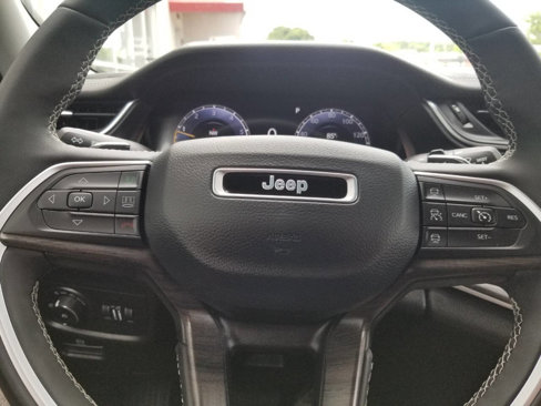 Certified 2023 Jeep Grand Cherokee Limited w/ Black Appearance Package image 30