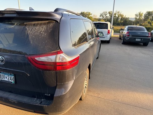 Used 2019 Toyota Sienna XLE image 8