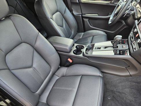 Certified 2025 Porsche Macan Turbo image 21