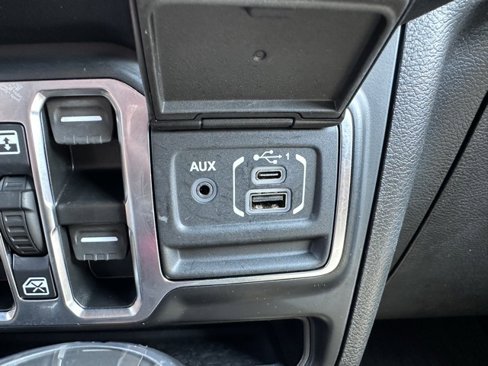 Used 2022 Jeep Wrangler Unlimited Sahara w/ Cold Weather Group image 29