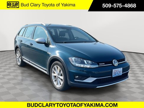 Used 2019 Volkswagen Golf S image 1