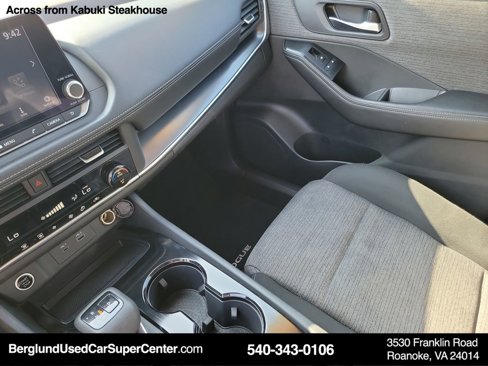 Used 2023 Nissan Rogue SV image 35