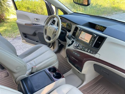 Used 2014 Toyota Sienna XLE image 20