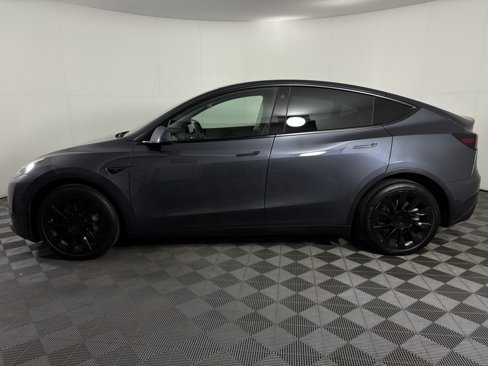 Used 2022 Tesla Model Y Long Range image 5