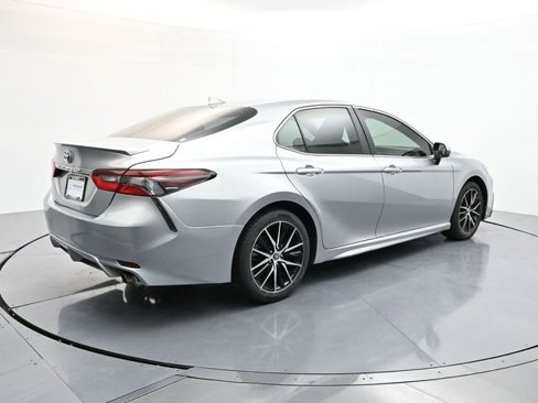 Used 2021 Toyota Camry SE image 5