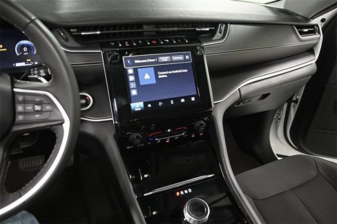 Used 2023 Jeep Grand Cherokee L Laredo image 14