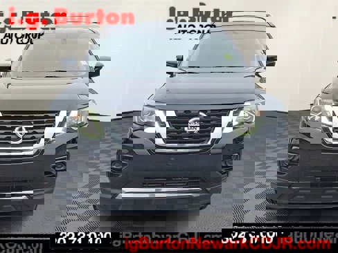 Used 2020 Nissan Pathfinder S image 2