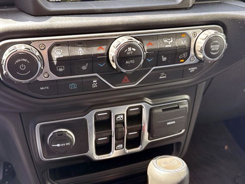 Used 2022 Jeep Wrangler Unlimited Sahara w/ Cold Weather Group image 15
